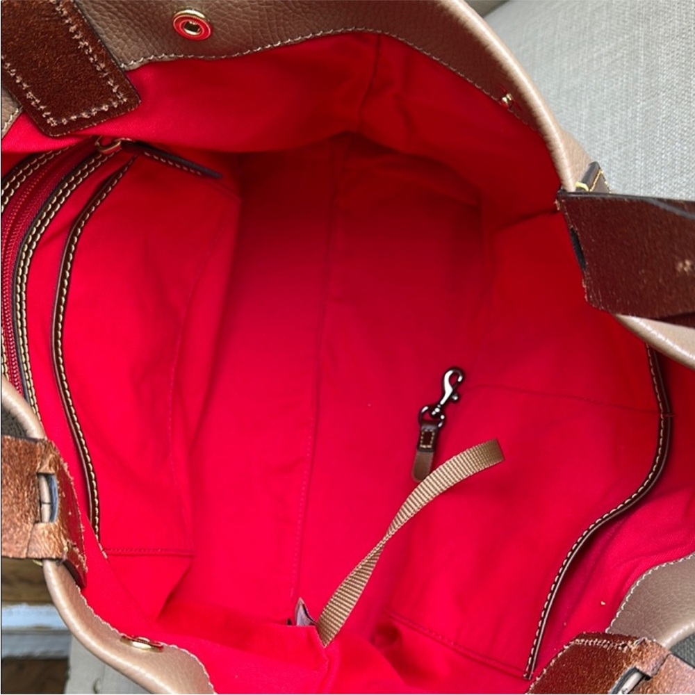 👜LIKE NEW👜 Dooney & Bourke Florentine East/West Shopper in Mushroom - Picture 4 of 9